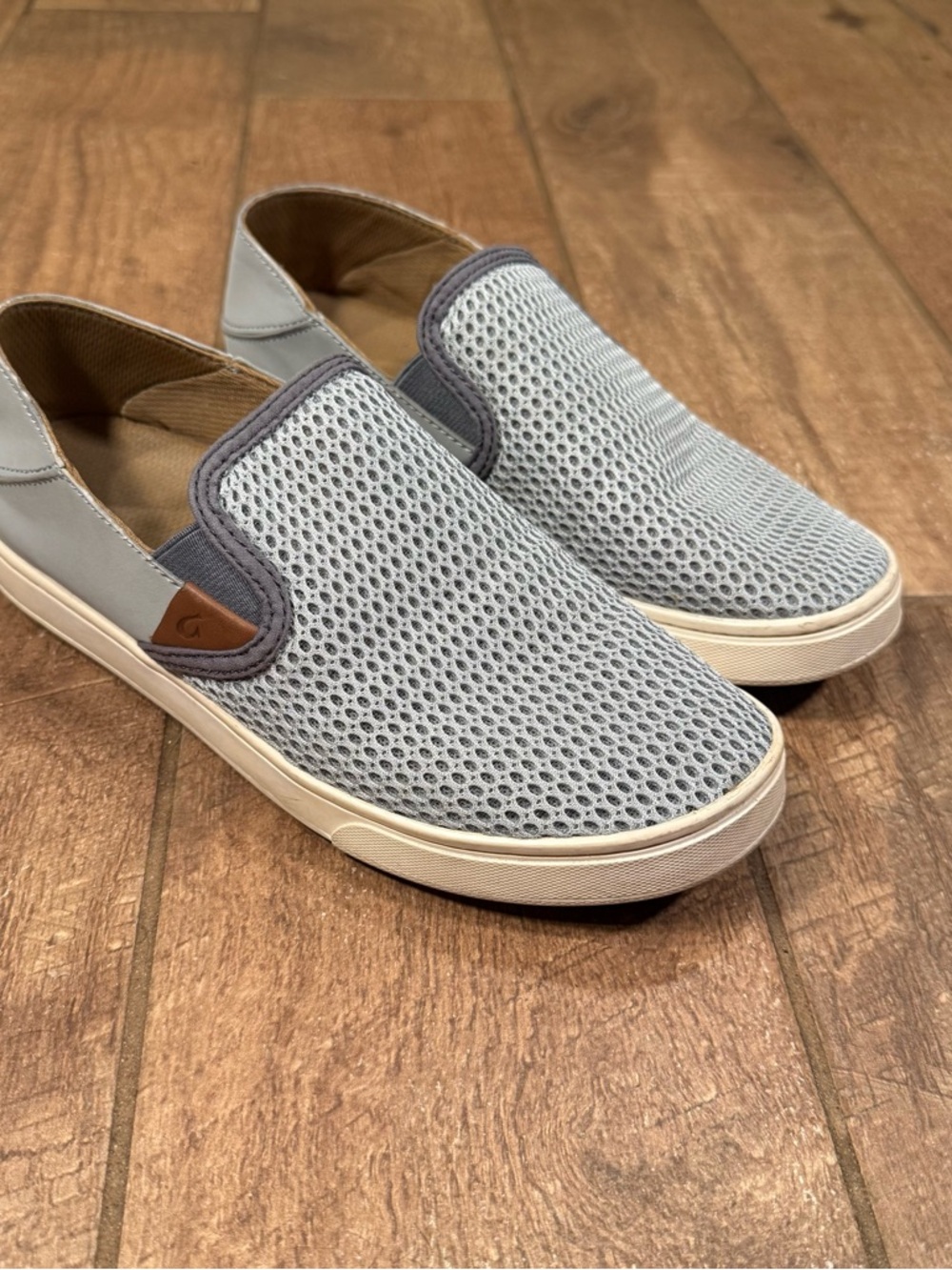 Olukai PEHUEA Women’s Size 7.5  GREY MESH SLIP ON SHOE  w/ Drop Down Heel